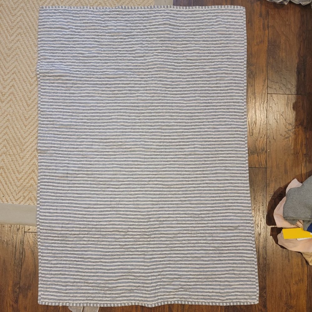 Montauk Linen blanket and Bed Skirt